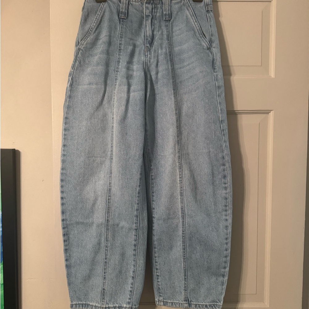 Universal Thread Light Blue midrise Tapered Jeans
